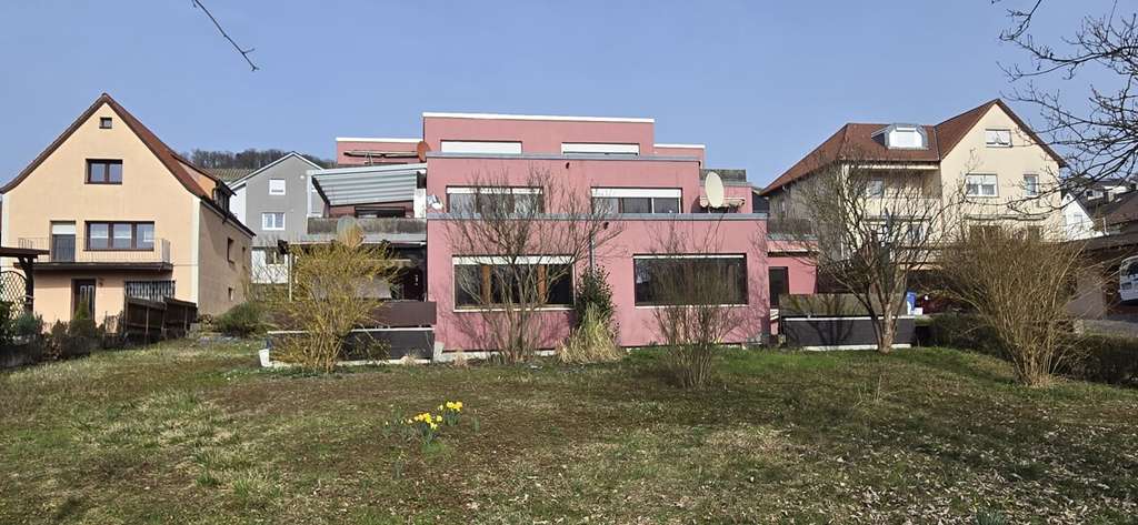 Immobilie in Erlenbach - Sonnige 3-Zimmer-Wohnung mit Terrasse und toller Aussicht in Erlenbach - Bild 0