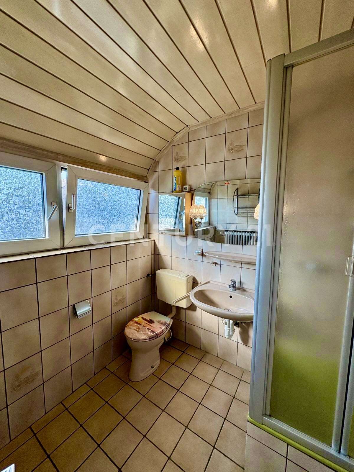 Immobilie in Schönenberg-Kübelberg - Geräumiges 1-2 Familienhaus in zentraler Lage - viel Platz für Ihre Ideen! - Bild 6