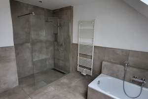 Modernes Wohnen auf zwei Ebenen – klimatisierte 4-Zimmer-Maisonettewohnung mit EBK und Südbalkon – Meinstraße 4a, 38448 Vorsfelde, Wolfsburg – Vorschaubild 7