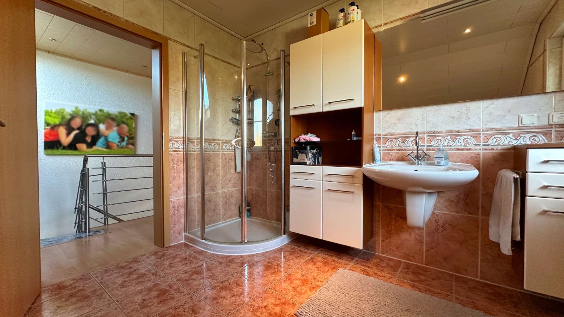 Immobilie in Kirchen (Sieg) - Gepflegtes Einfamilienhaus mit großer Terrasse, Garten und Garage in Kirchen - Bild 2