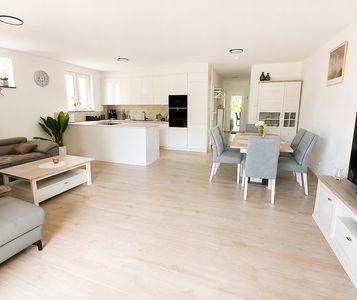 Moderne, neuwertige 2-Zimmer-Wohnung in Dreieichenhain – möbliert & mit Südterrasse
