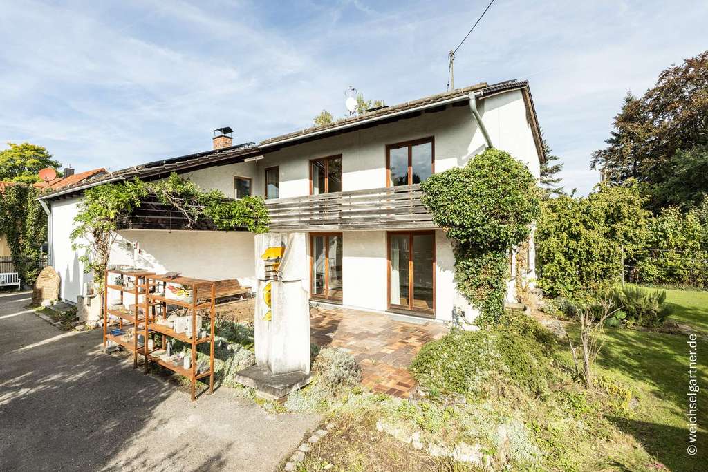 Immobilie in Kirchheim bei München - Wohnen & Arbeiten – Freistehendes Einfamilienhaus mit Atelier in ruhiger Ortslage - Bild 1