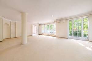 Villen-Beletage auf einer Ebene: 316 m² zur Neugestaltung mit möglicher Einliegerwohnung – Die vollständige Adresse der Immobilie erhältst du vom Anbieter., 80638 Nymphenburg, München – Vorschaubild 2