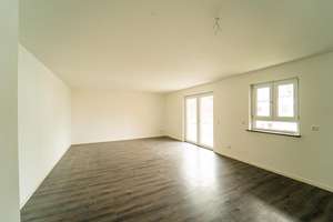Ihr neues Zuhause: 3-Zimmer-Wohnung im Erdgeschoss mit Balkon im Kfw-70 Haus in Offenbach