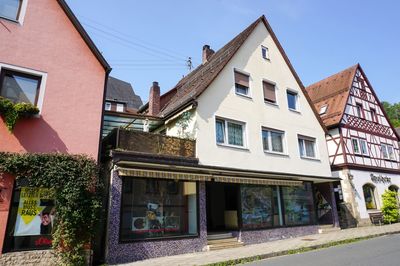 Wohnen, arbeiten, vermieten - alles in einem! Wohn- und Geschäftshaus in Waischenfeld
