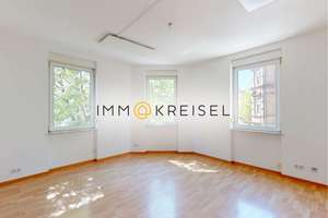 *Niedrige Provision* Altbaucharme trifft Moderne – helle 3-Zimmer-Wohnung mit Balkon
