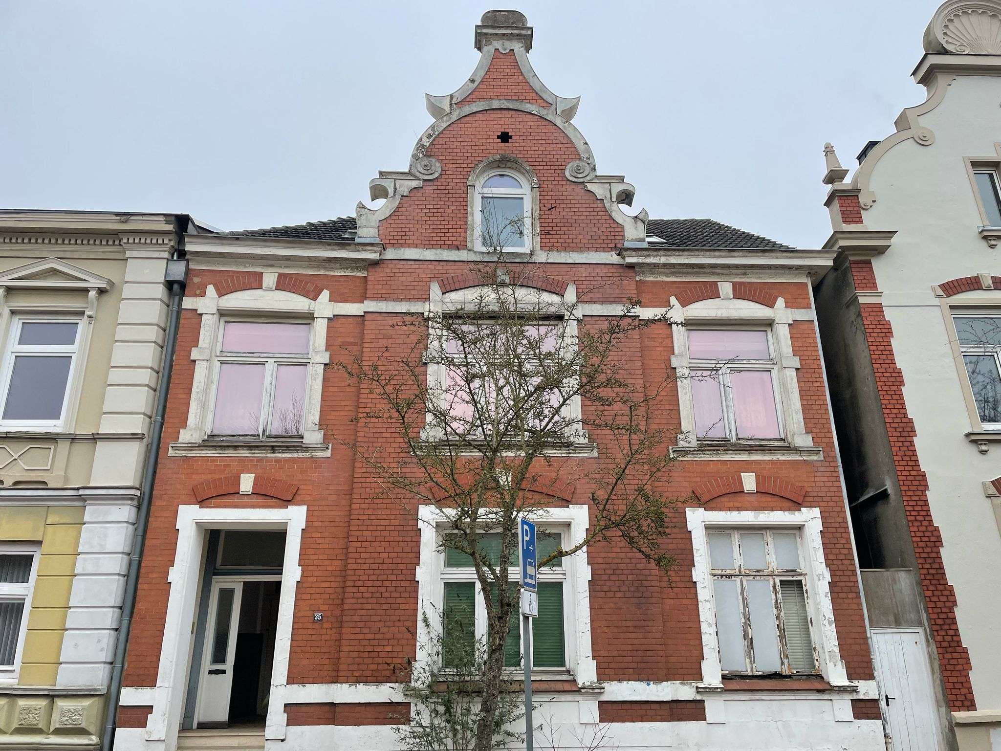 Sanierungsbedürftiges Stadthaus unter Denkmalschutz, Ostholstein Kreis – Bild 1