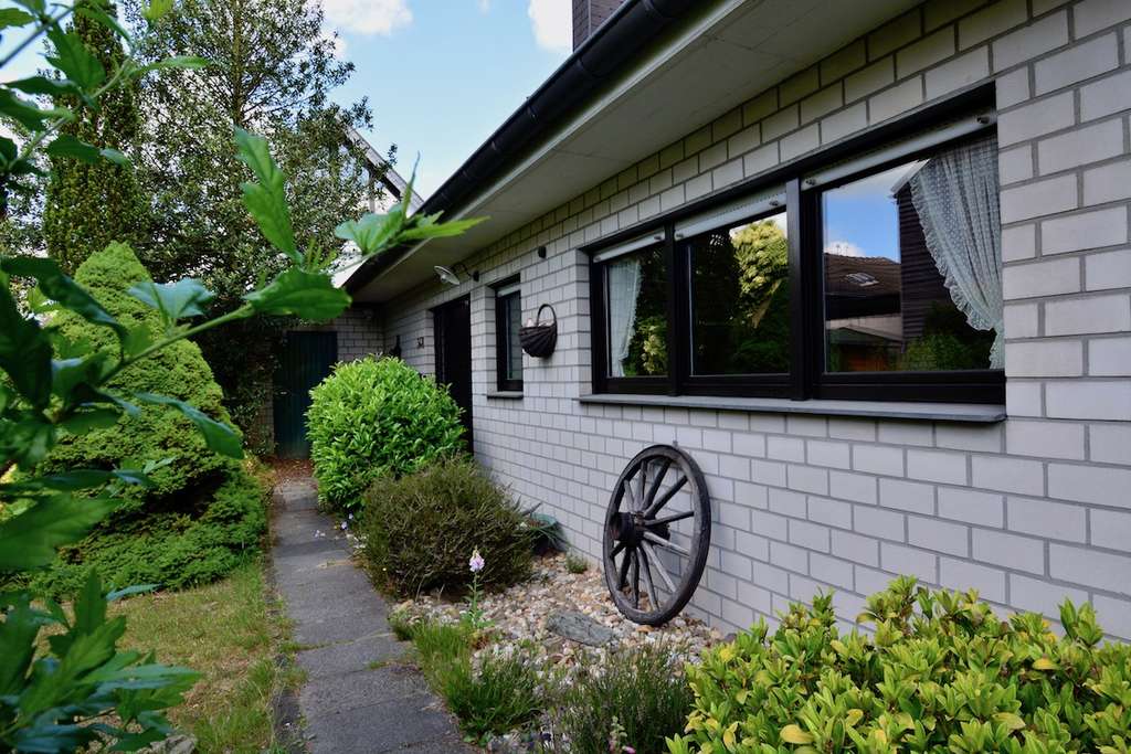 Freistehendes 1-2-Familienhaus sofort bezugsfrei in bester Lage von Mönchengladbach-Großheide