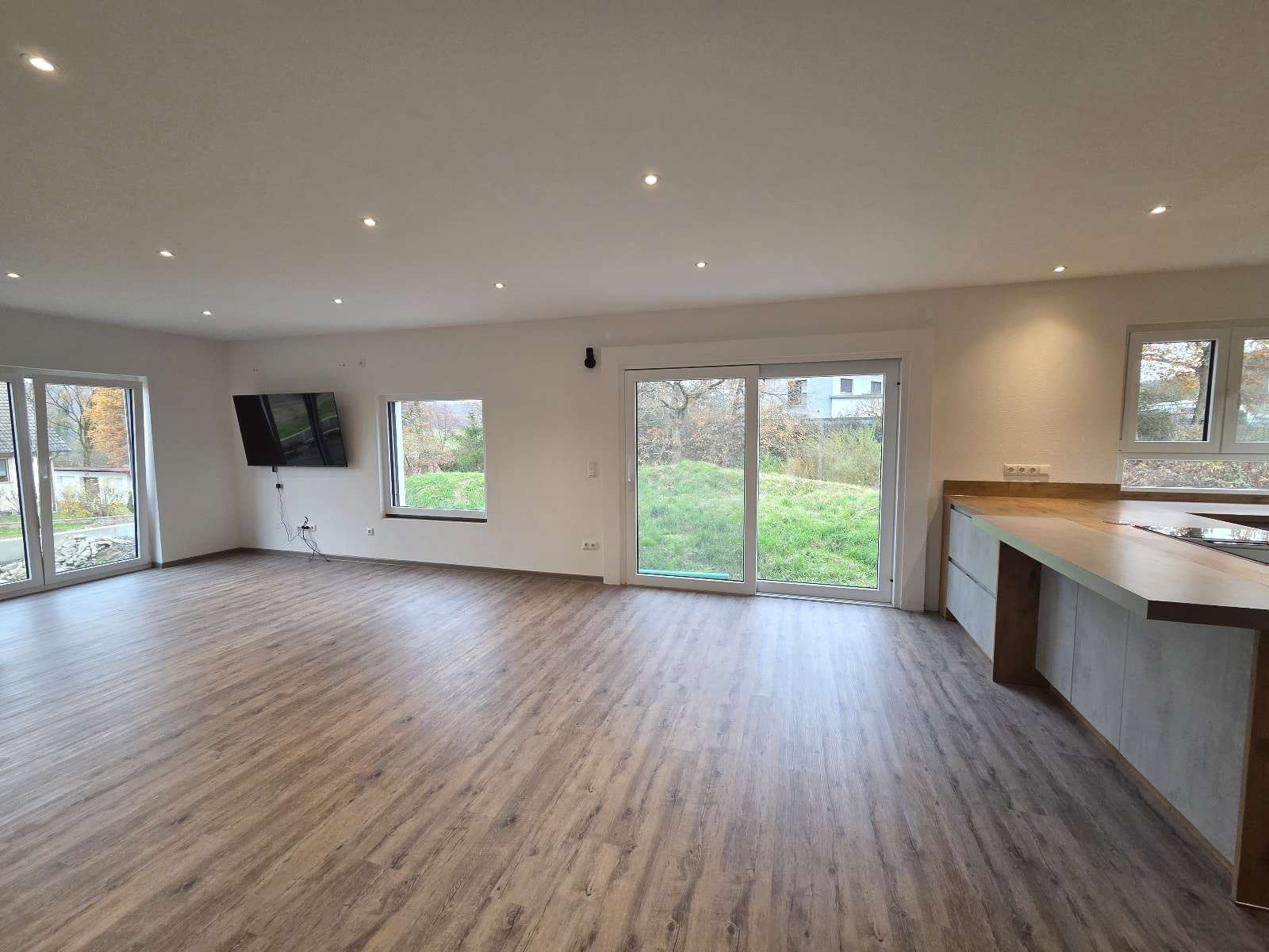 Immobilie in Rauhenebrach - Junges und großes EFH in ruhiger, sonniger Siedlungslage (Wfl. 220 m² / Grund 949 m²) mit Doppelg - Bild 6