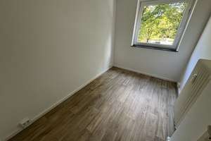 Frisch renovierte 2,5 Zimmer-Wohnung mit Balkon und modernisierten Tageslichtbad mit Wanne – Fregattenstr. 16, 23558 Buntekuh, Lübeck – Vorschaubild 11