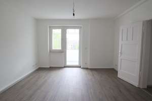 Modernisierte 2 Zimmer-Wohnung mit Wohnküche und Balkon!  – Osnabrücker Str. 22, 45145 Frohnhausen, Essen – Vorschaubild 2