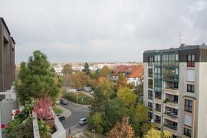 Wohnen mit Fernblick: 3-Zimmer-Wohnung mit Balkon in Nürnberg – Düsseldorfer Straße 65, 90425 Wetzendorf, Nürnberg – Vorschaubild 2