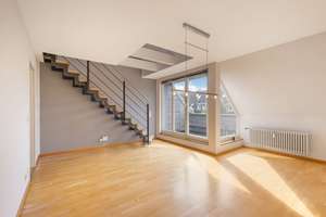 Ruhige 4-Zimmer-Maisonette mit West-Loggia – fußläufig zum AEZ und zur S-Bahn