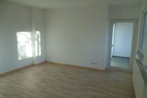 Helle 3,5 R Wohnung  mit Balkon und Gartennutzung privat