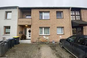 Zweifamilienhaus im Erbbaurecht in Longerichs bester Lage – eine frei eine vermietet