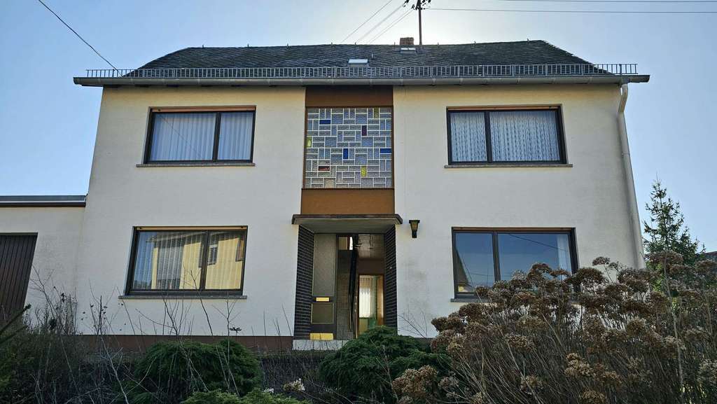 Immobilie in Liebshausen - Freistehendes Einfamilienhaus mit großem Garten und Ausbaureserve in der Nähe von Rheinböllen - Bild 2