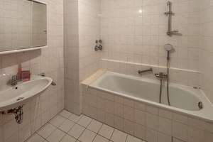 Gut geschnittene Eigentumswohnung mit zwei Loggien und Tiefgaragenstellplatz – Die vollständige Adresse der Immobilie erhältst du vom Anbieter., 69126 Emmertsgrund, Heidelberg – Vorschaubild 4