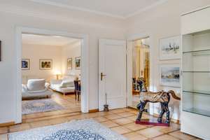 AIGNER - Rarität in Bestlage: Historische Villa mit Garten und Außenpool im Blumenviertel – Die vollständige Adresse der Immobilie erhältst du vom Anbieter., 81377 Großhadern, München – Vorschaubild 2