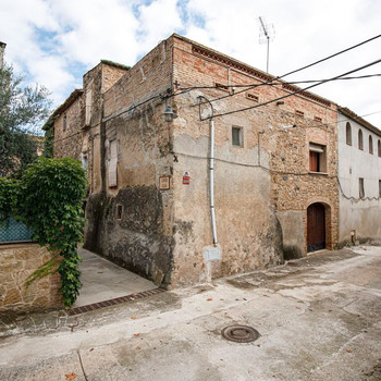 Haus aus dem 19. Jahrhundert mit großem Grundstück in Palau de Santa Eulalia