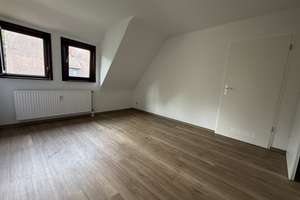 Ruhige 3-Zimmer-Dachgeschoß-Wohnung Nähe Stadtmitte – Die vollständige Adresse der Immobilie erhältst du vom Anbieter., 74074 Heilbronn, Heilbronn – Vorschaubild 2