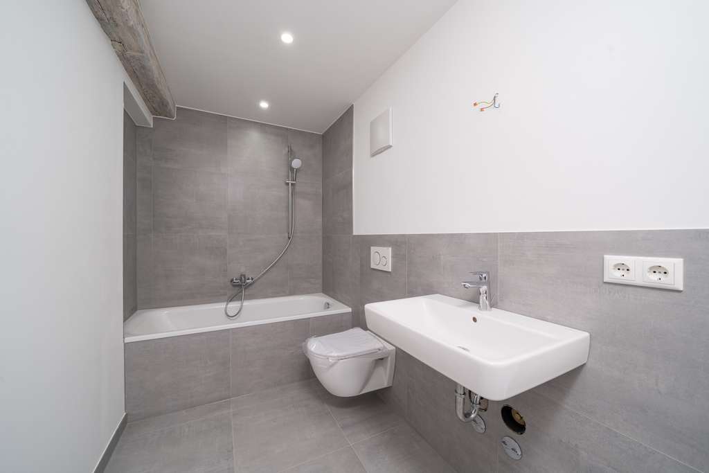 Immobilie in Aurachtal - Hochwertig kernsanierte 2-Zimmer-Wohnung im 1. OG mit Balkon und historischem Charakter für den Selb - Bild 3