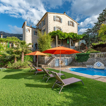 Historische Villa in Sóller zu verkaufen mit Ferienvermietungslizenz, modernisiert mit großem Garten