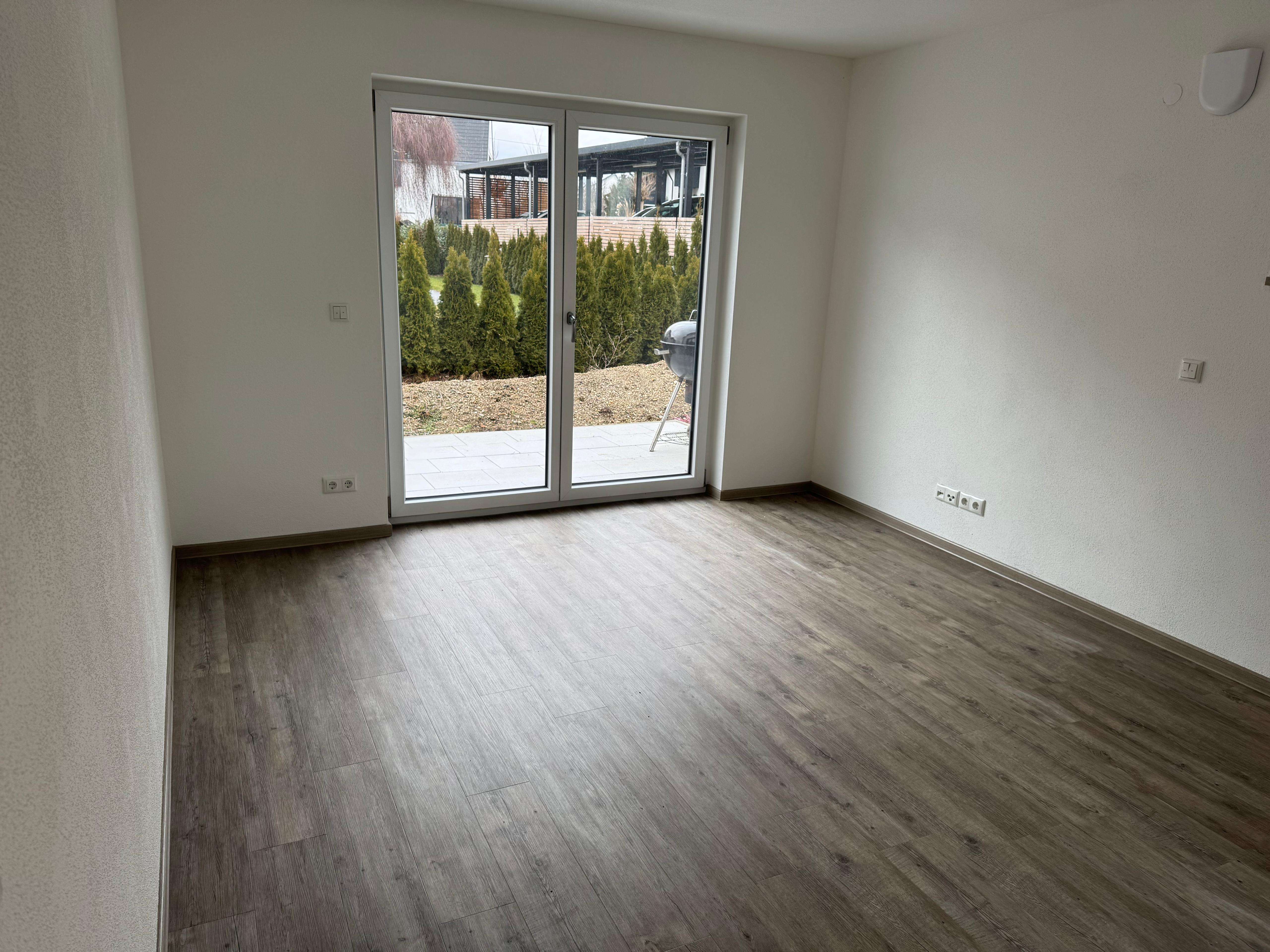 Immobilie in Ernsgaden - Großzügige Erdgeschosswohnung mit Terrasse und Garten in Ernsgaden zu verkaufen! - Bild 2