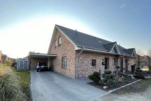 Neuwertige Doppelhaushälfte mit Carport in Warsingsfehn