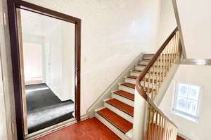 Charmante 2-Zimmer-Wohnung im 1. Obergeschoss mit Potenzial in gepflegtem Altbau – Olbersstraße 51G, 10589 Charlottenburg, Berlin – Vorschaubild 3