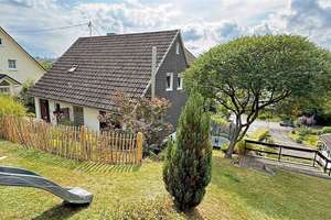 Höhenlage mit Blick auf Morsbach: gepflegtes, großes EFH mit ELW  – Die vollständige Adresse der Immobilie erhältst du vom Anbieter., 51597 Morsbach – Vorschaubild 4