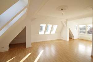 Bezugsfrei nahe FU Berlin: helle 2-Zimmer-Dachgeschosswohnung am Breitenbachplatz – Die vollständige Adresse der Immobilie erhältst du vom Anbieter., 12163 Steglitz, Berlin – Vorschaubild 2