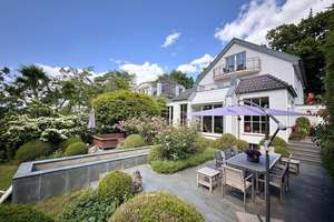 Exklusives Wohnen mit unverbaubarem Fernblick –  Stilvolle Ruheoase im  Grünen von Düsseldorf