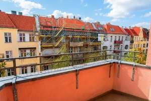 Altbauflair im 4. Obergeschoss – mit Balkon, Stuck und Dielen – Emser Str. 100, 12051 Neukölln (Ortsteil), Berlin – Vorschaubild 2