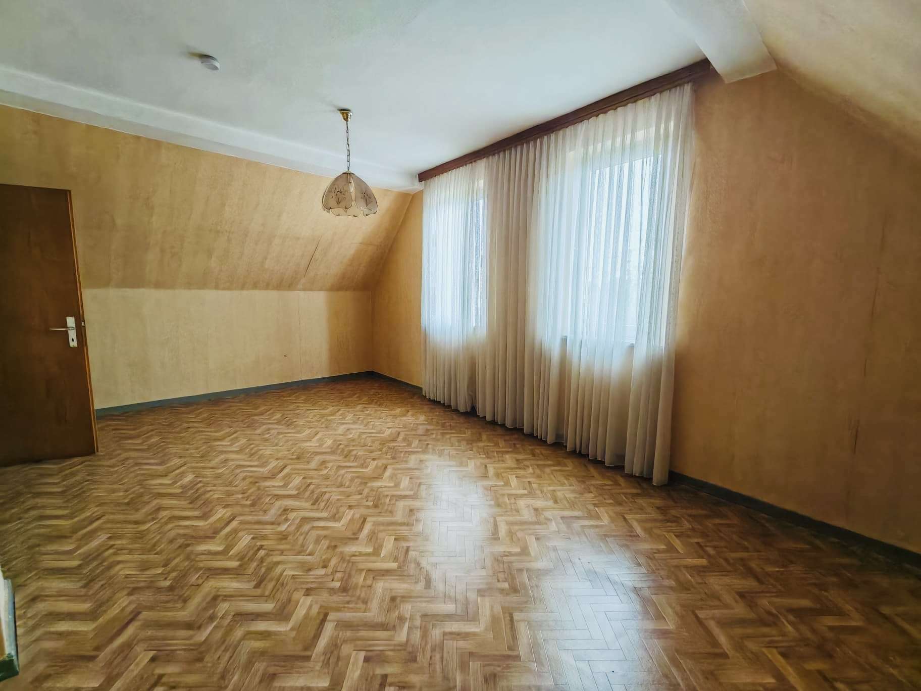 Immobilie in Alsheim - PREISREDUZIERUNG! Sanierungsbedürftiges Haus mit Garage und großzügigen Ausbaumöglichkeiten - Bild 2