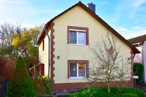 Fortlaufend modernisiertes, freistehendes Einfamilienhaus in zentraler Lage von Weilerswist – Die vollständige Adresse der Immobilie erhältst du vom Anbieter., 53919 Weilerswist – Vorschaubild 1