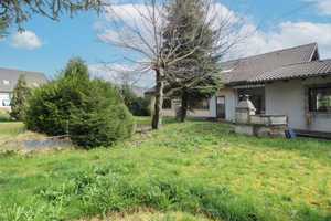 Charmantes Sanierungsprojekt: Einfamilienhaus mit Doppelgarage auf großzügigem 1050 m² Grundstück – Tuttlingen (Kreis) – Vorschaubild 9