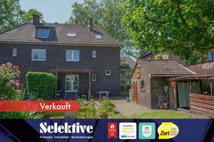 DU-Friemersheim, Grundsolide Doppelhaushälfte mit großem Garten und Blockbohlenhaus