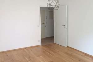 Renovierte 3-Zimmer-Wohnung mit Parkplatz zum Verkauf in Berlin – 75 m²