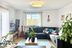 Charmante Dachgeschosswohnung mit 2 Süd-Balkonen & Weitblick in ruhiger Lage von Wallstadt-Nord – Die vollständige Adresse der Immobilie erhältst du vom Anbieter., 68259 Wallstadt, Mannheim – Vorschaubild 2