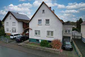 Raum für Familie, Ideen und Zukunft - Zweifamilienhaus mit zwei Garagen -  provisionsfrei – Die vollständige Adresse der Immobilie erhältst du vom Anbieter., 35581 Wetzlar – Vorschaubild 2
