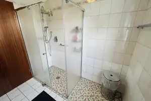 Wohnen auf einer Ebene mit Garage, Doppelcarport und Garten – Flurstraße 6, 67744 Kusel (Kreis) – Vorschaubild 12