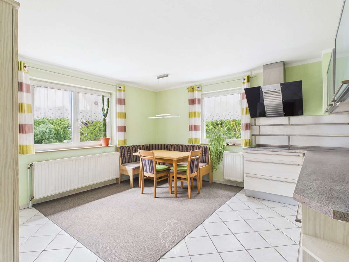 Immobilie in Großeibstadt - Einfamilienhaus mit Scheune in Großeibstadt - viel Platz für Träume, Hobbys & Familie - Bild 4