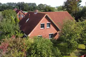 ***Wohnhaus mit 1.250 m² Grundstück in Rysum/Krummhörn***PROVISIONSFREI – Aurich (Kreis) – Vorschaubild 1