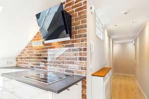 Die Tür geht auf, der Blick hinauf: 4-Zimmer mit Südbalkon und Weitsicht in Feuerbach! – 70469 Feuerbacher Tal, Stuttgart – Vorschaubild 4
