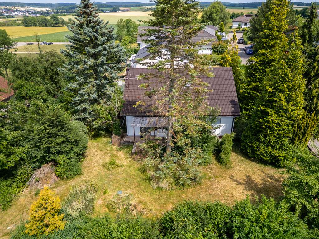 Immobilie in Laichingen - Einfamilienhaus mit viel Potenzial in sonniger Lage - Bild 1