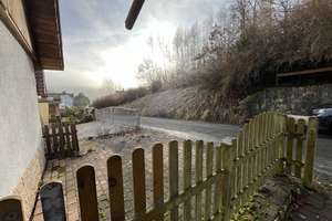 In schöner Ortsrand-/ Aussichtslage: Gepfl. EFH, u. a. mit Wintergarten, Kaminofen, Fußbodenheizung – Alte Weinstraße 33, 98554 Benshausen – Vorschaubild 13