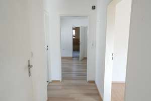 Großzügige DHH mit 2 WE auf 1.181m² Grundstück und Entwicklungspotenzial – Die vollständige Adresse der Immobilie erhältst du vom Anbieter., 90765 Stadeln, Herboldshof, Mannhof, Fürth – Vorschaubild 9