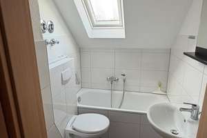 Frisch renovierte 2-Zimmer-Dachgeschoss-Wohnung mit neuem Bad und Garage in Gelsenkirchen-Horst