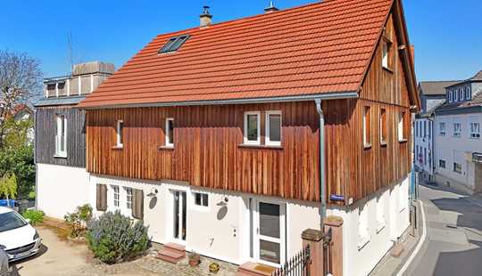 Bild von Stilvoll saniertes Einfamilienhaus mit wunderschönem Garten