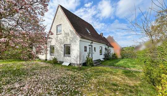 Bild von Einfamilienhaus mit Potenzial – Charmantes Eckgrundstück für Handwerker, Heimwerker und Familien